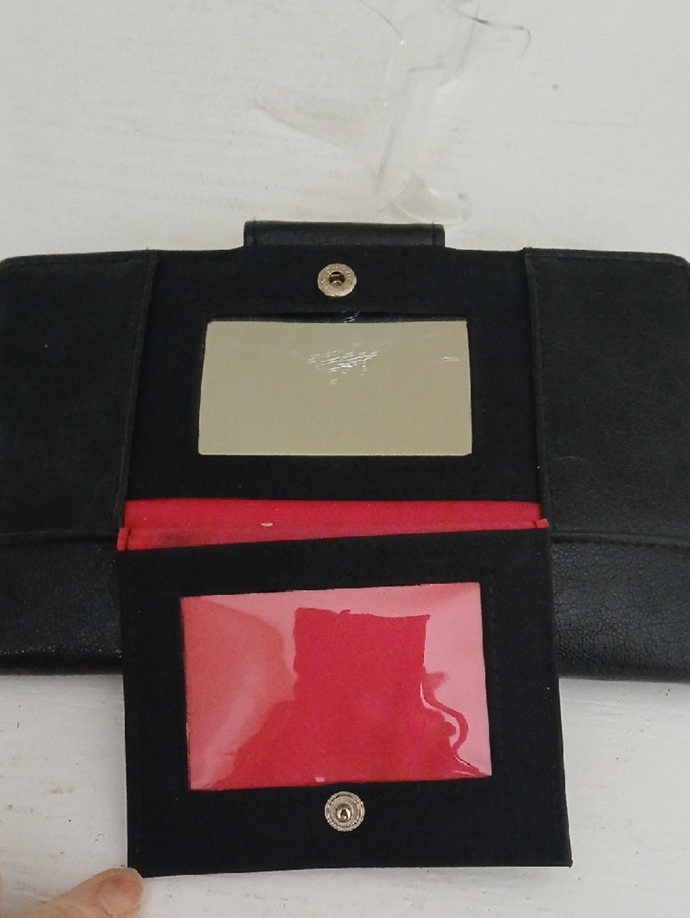 Kenneth Cole Reaction Black Leather Snap Wallet - Picture 4 of 4
